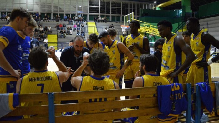 basket ivpc delfes avellino virtus bava pozzuoli derby al paladelmauro