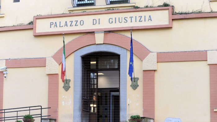 firma falsa per rubare 280mila euro ad un disabile di agropoli in tre nei guai