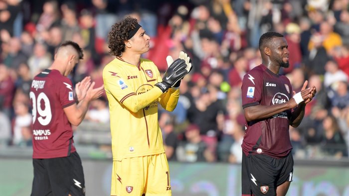 salernitana milan 1 2 le pagelle dei granata ochoa e monumentale