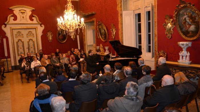 all abbazia del loreto si presenta orme il libro dedicato ai giovani