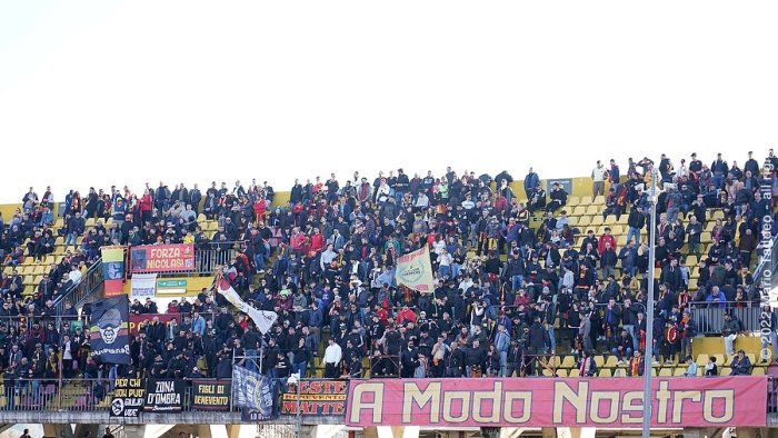 benevento la solidarieta della curva sud visita agli anziani di villa serena