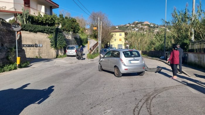 incidente tra auto e scooter nei pressi del ristorante aranceto a salerno