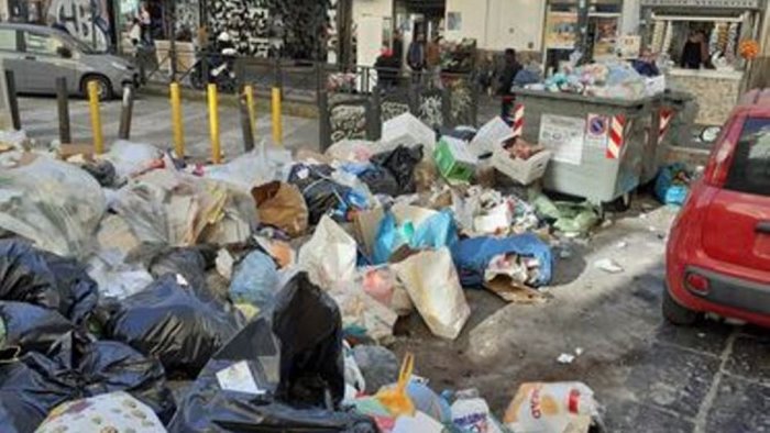 napoli galleria principe e piazza mancini prigioniere del degrado