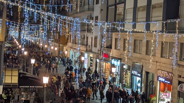 salerno le luci trainano il turismo pienone anche all epifania