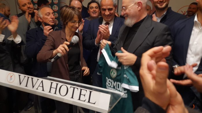 la maglietta dell avellino a bonaccini anch io festeggiavo i gol come juary