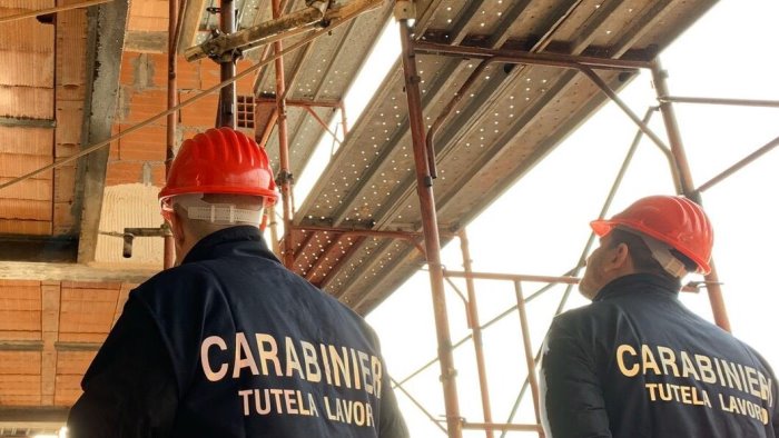 violazione normative di sicurezza in un cantiere edile multe e denunce