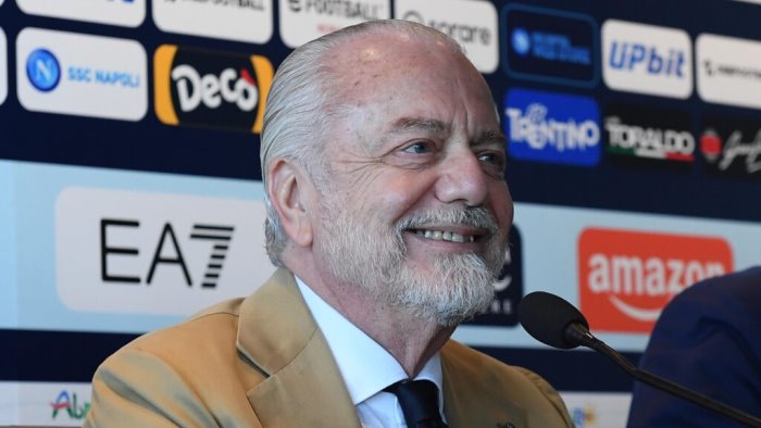 de laurentiis torna dalla spagna dirigera il mercato in prima persona