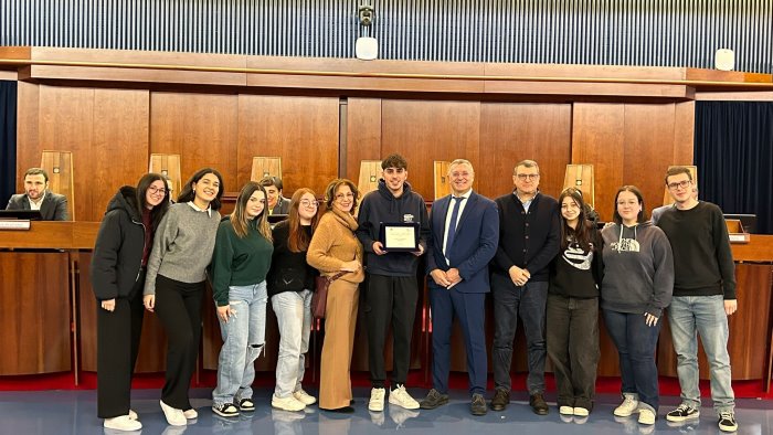 il liceo v de caprariis di atripalda premiato all universita di salerno