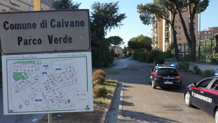 blitz tra parco verde e casertano scoperta coca in casa con genitori e bimbi