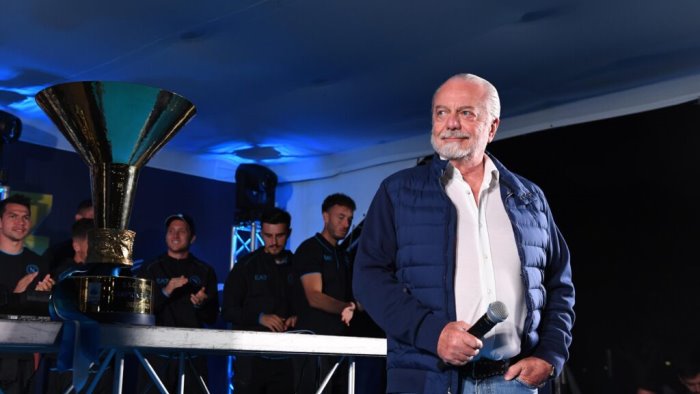 de laurentiis torna e da una scossa al mercato si stringe per traore e barak