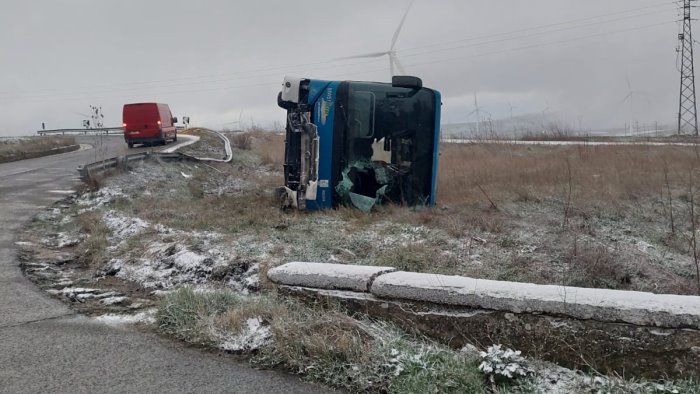 bus ribaltato a bisaccia la fit cisl chiede maggiore sicurezza sulle strade