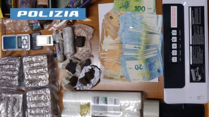 isola d ischia sorpreso con la droga arrestato un 18enne