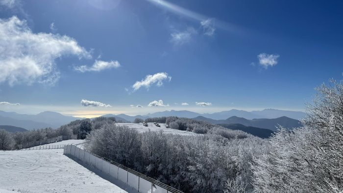 dalle vette innevate del partenio verso il golfo di salerno fino a punta licosa