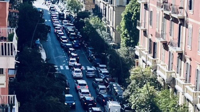 napoli al vomero sabato infernale a causa del traffico