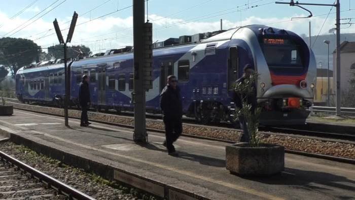 in treno con passamontagna e taglierino denunciato