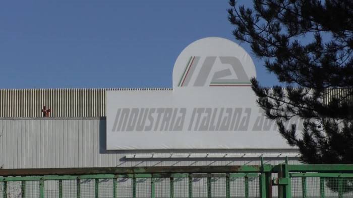 industria italiana autobus la protesta dei lavoratori no alla svendita