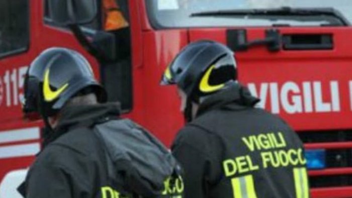 fiamme in un abitazione a castellabate paura per una famiglia