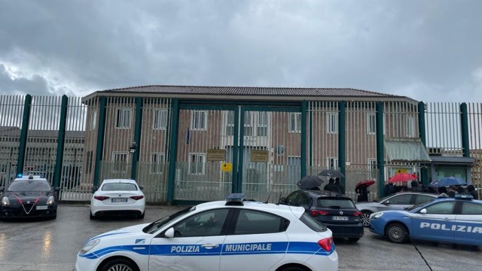 torna da un permesso con la coca addosso ad avellino ancora droga in carcere