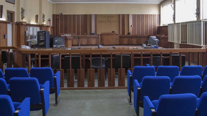 tribunale scioperano gli addetti alla fonoregistrazione oggi niente udienze