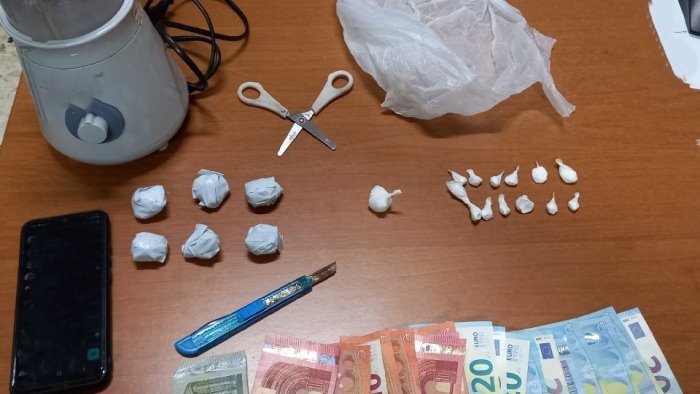 caivano sorpreso con la droga la polizia arresta un 66enne