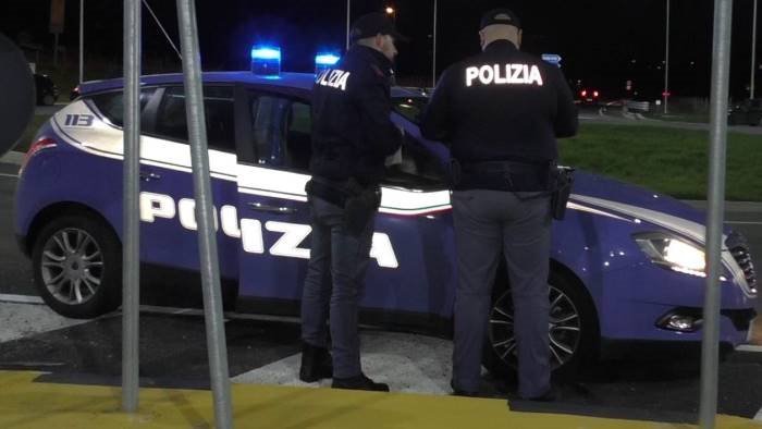 giro di vite della polizia a chiaia ecco il bilancio