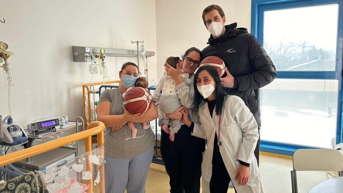 del fes avellino visita al reparto di pediatria del moscati con bortolin