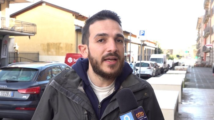 ho visto un palco da campagna elettorale basta con l uomo solo al comando