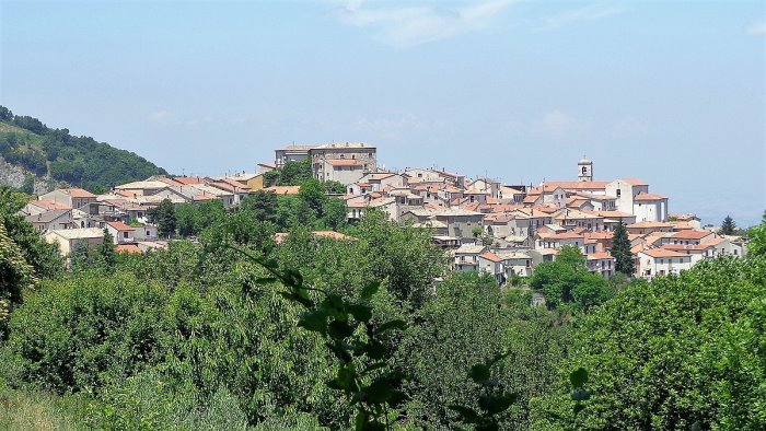 tragedia a montemarano giovane imprenditore si toglie la vita