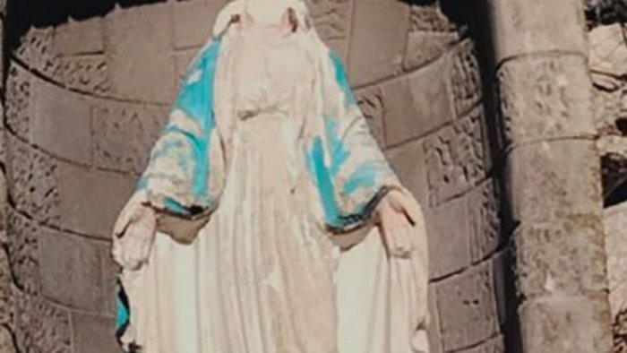 olevano decapitata statua in gesso della madonna gesto ignobile