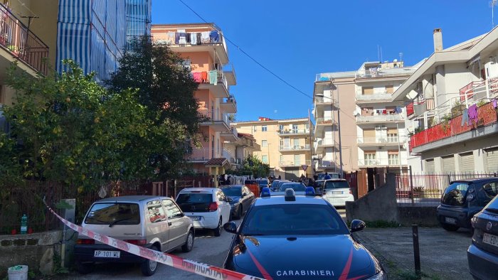 tragedia ad agropoli uccide la moglie e poi si suicida