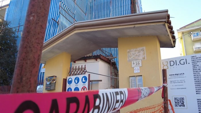 tragedia familiare ad agropoli accoltella a morte la moglie e si uccide