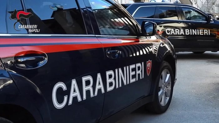 piazza di spaccio associazione armata e stese sei arresti nel napoletano