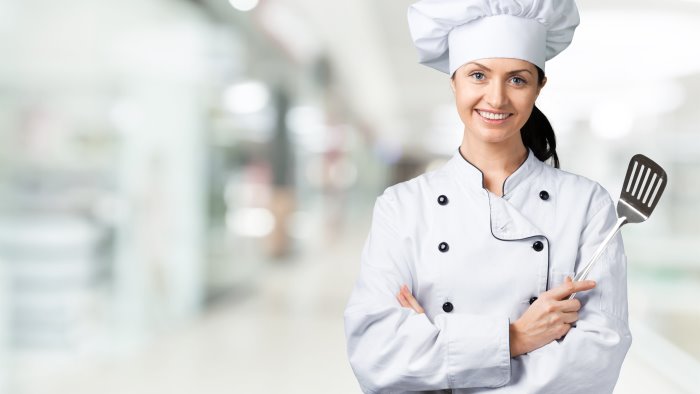 lady chef e allievi cuochi gara ai fornelli dell istituto alberghiero