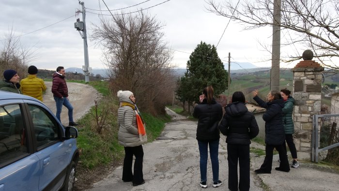 ariano furti la polizia incontra gli abitanti terreni e casolari ispezionati