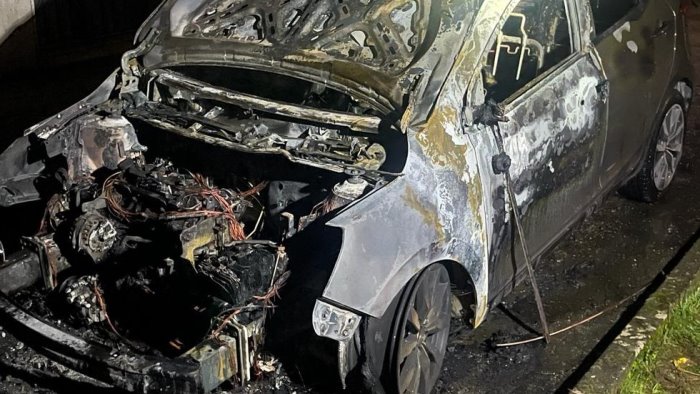 auto incendiata a san giorgio del sannio arrestato un 58enne