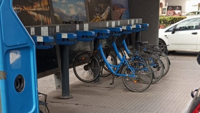 bikesharing pessolano morte annunciata rimuovere le ciclostazioni abbandonate