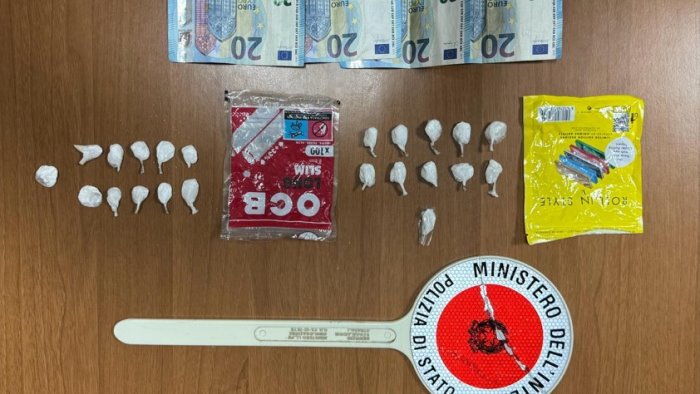 avellino 2 dosi di cocaina a 80 euro sorpreso sul fatto arrestato 49enne