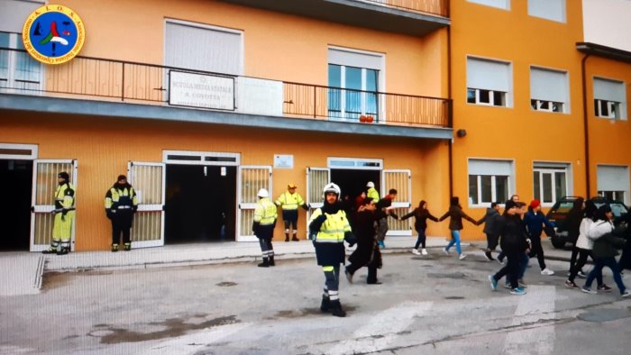 prove di evacuazione senza preavviso nelle scuole ad ariano aios in campo