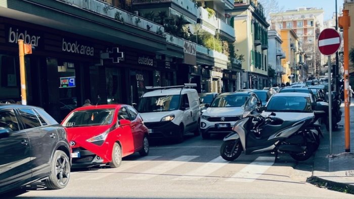 napoli al vomero ancora un sabato da traffico infernale