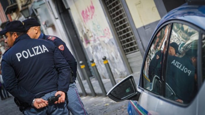 a napoli alcol a 13enni blitz nei locali della polizia locale