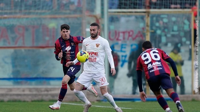 pareggio tra taranto e benevento tutte le foto del match