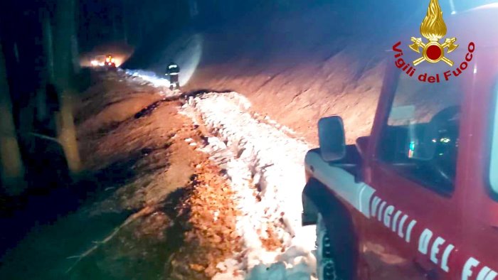 lauro restano bloccati in montagna con l auto salvati dai vigili