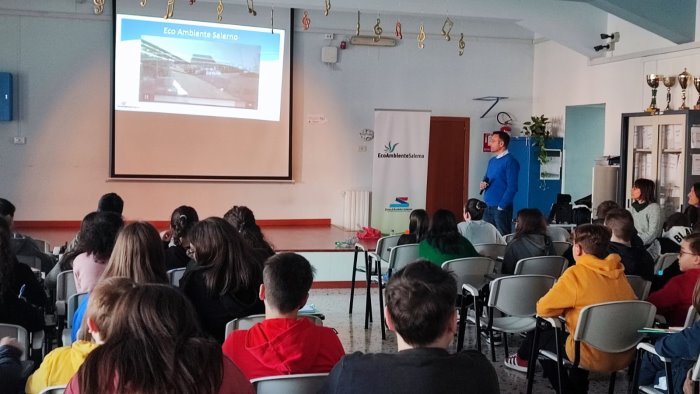 raccolta differenziata continua il tour nelle scuole di ecoambiente