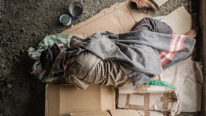 cento coperte per i senza fissa dimora consegna domani a napoli