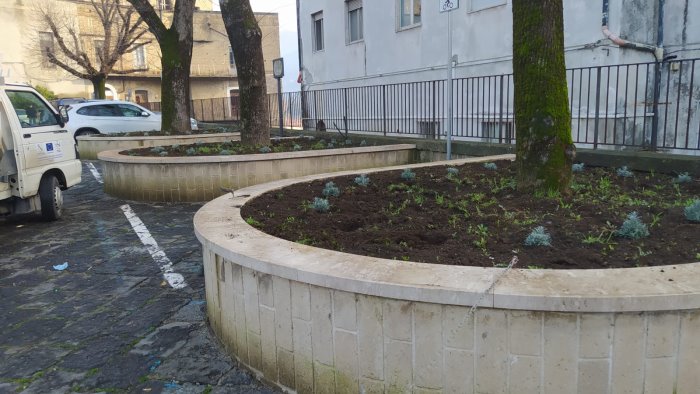 a sant agata dei goti vandali in azione in piazza della ratta