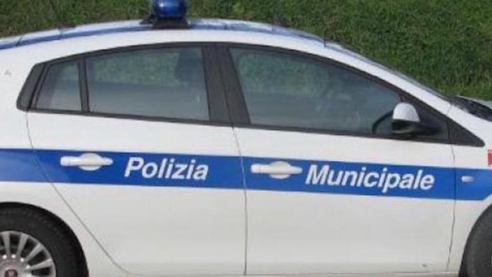 incendio a ogliara intervengono polizia municipale e vigili del fuoco