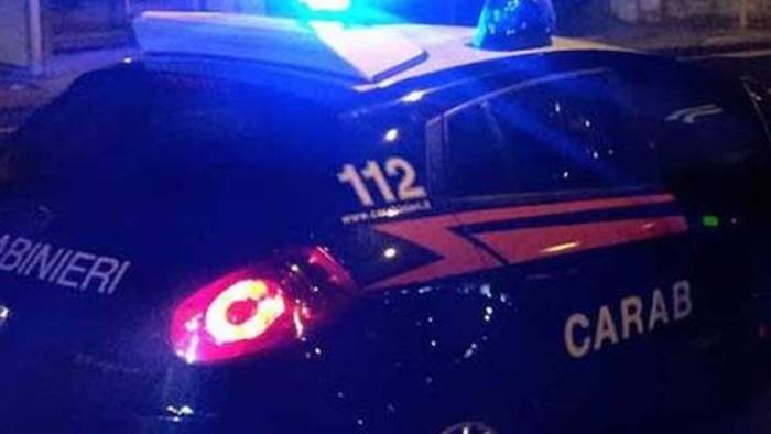 avellino rubano un auto arrestati due giovani denunciato minorenne