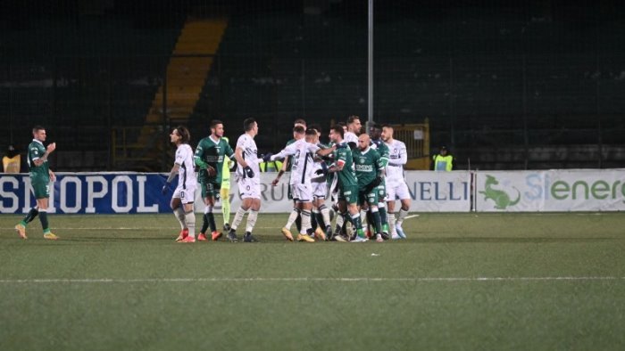 l arbitro di monopoli avellino 5 precedenti una sola vittoria per i lupi