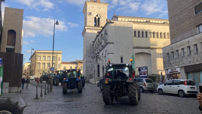 la marcia dei trattori nel sannio vogliono distruggere l agricoltura