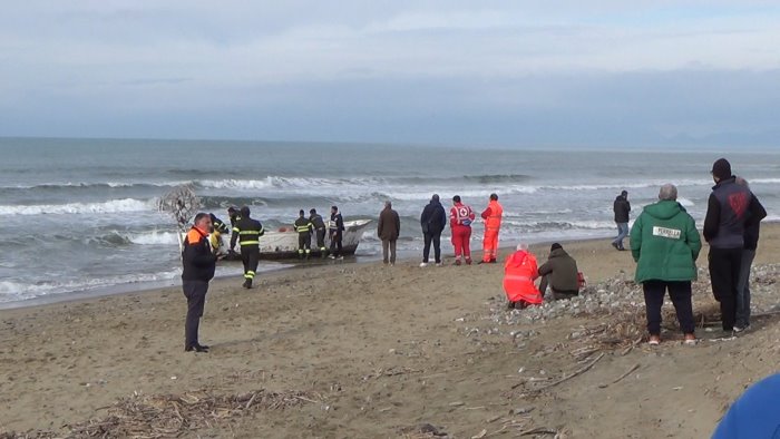 tragedia ad agropoli trovato il corpo di un pescatore morto in mare